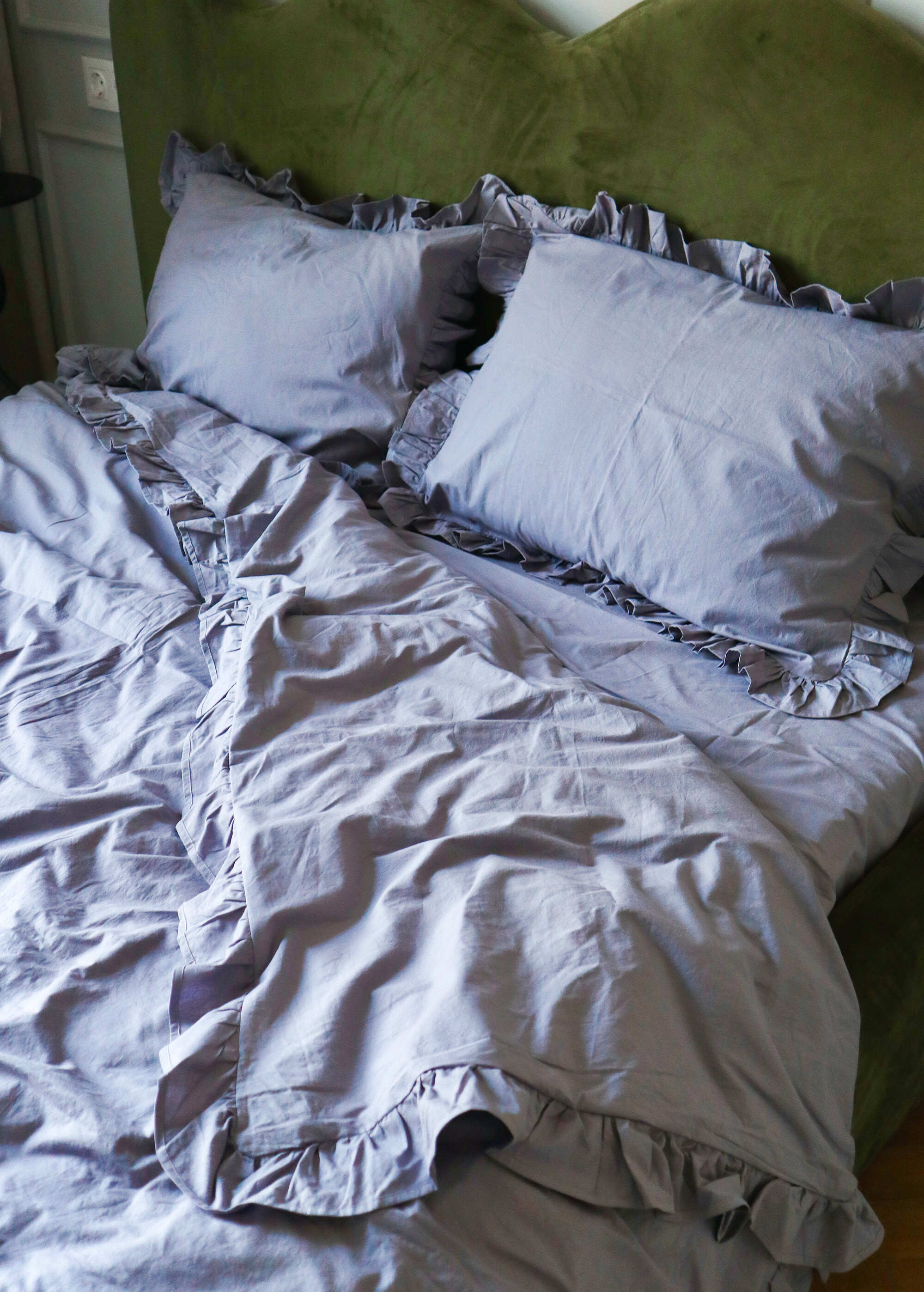 Stonewashed Cotton Dark Grey Duvet Set with Ruffles