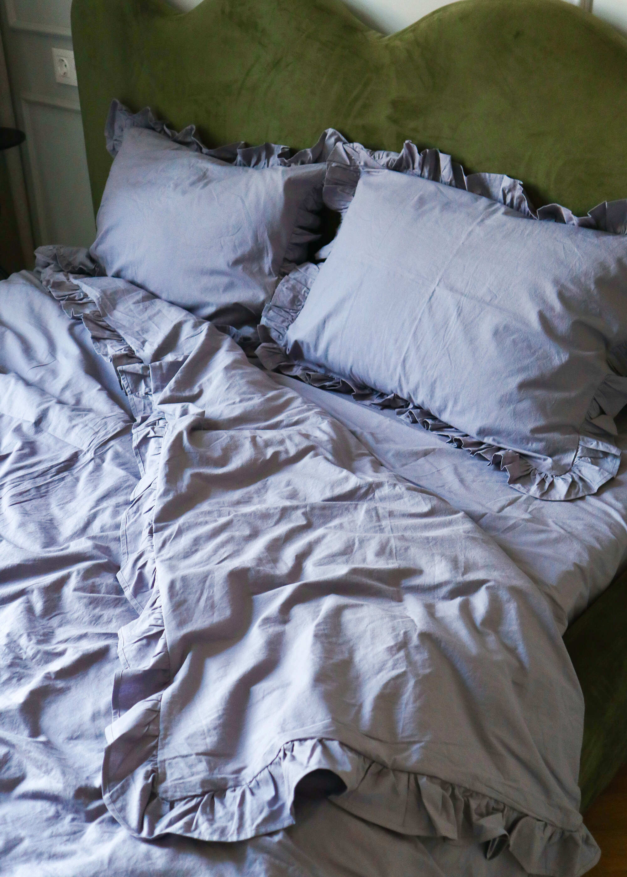 Stonewashed Cotton Dark Grey Duvet Set with Ruffles