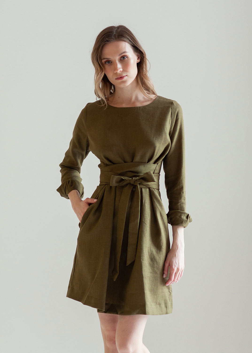 "Audrey" Mini-robe en lin vert kaki