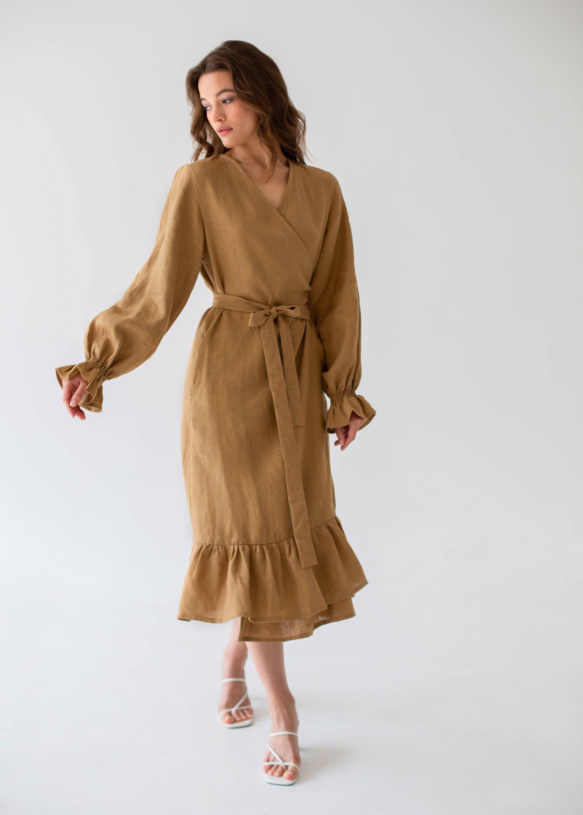 Robe portefeuille mi-longue en lin sable S/M « Jennifer »