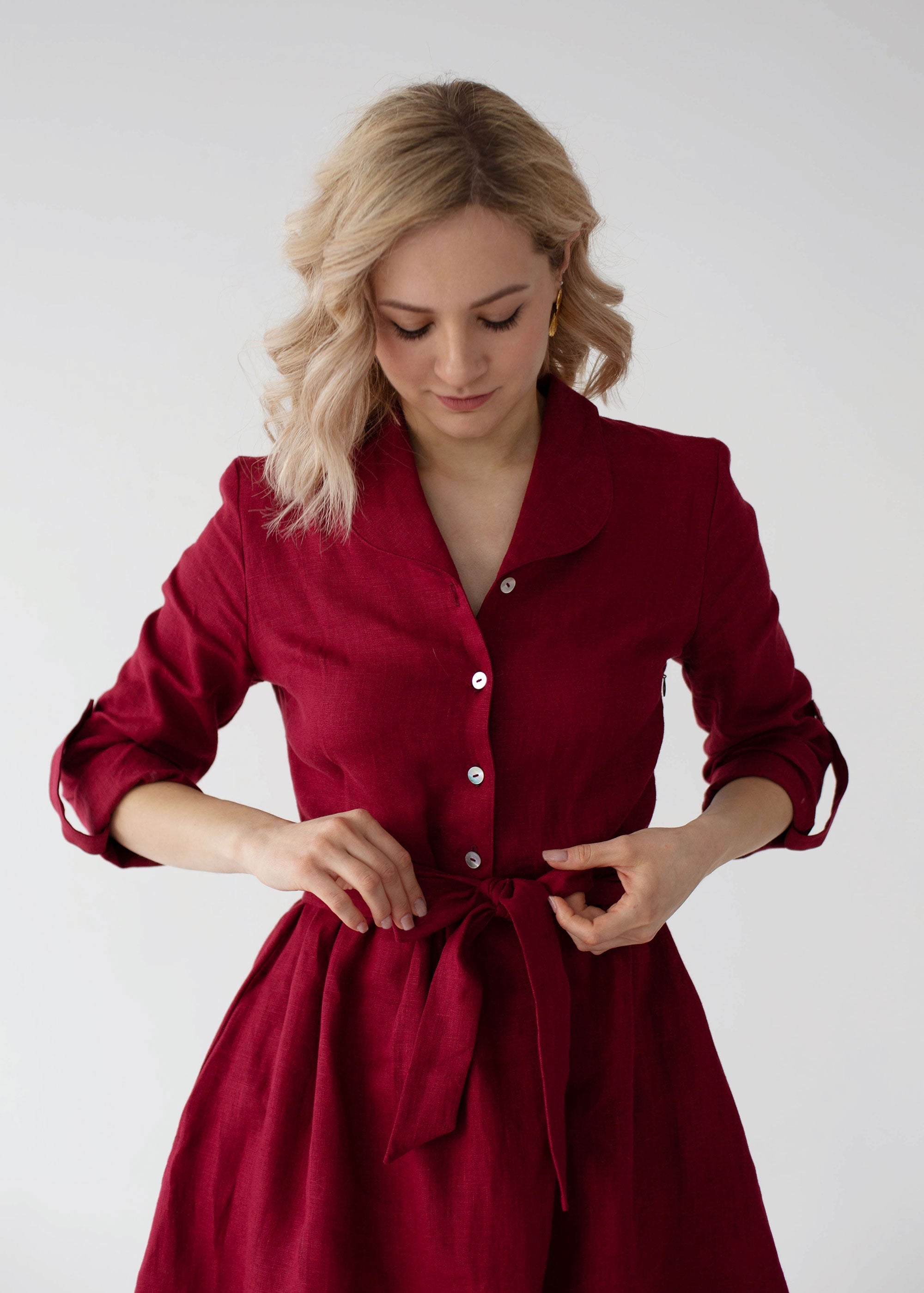 Taille XS « Lily » Robe en lin boutonnée bordeaux sur le devant