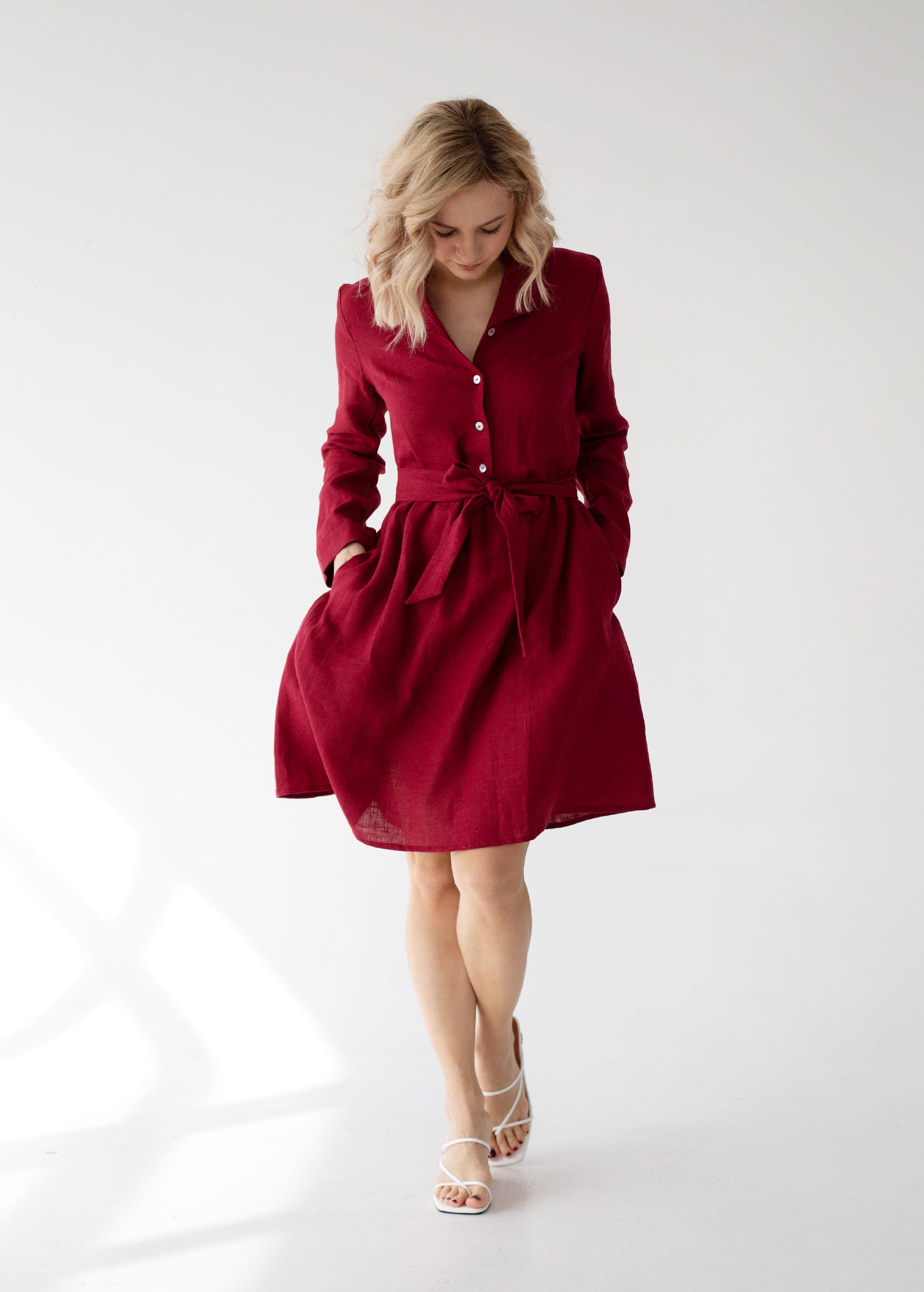 Taille XS « Lily » Robe en lin boutonnée bordeaux sur le devant