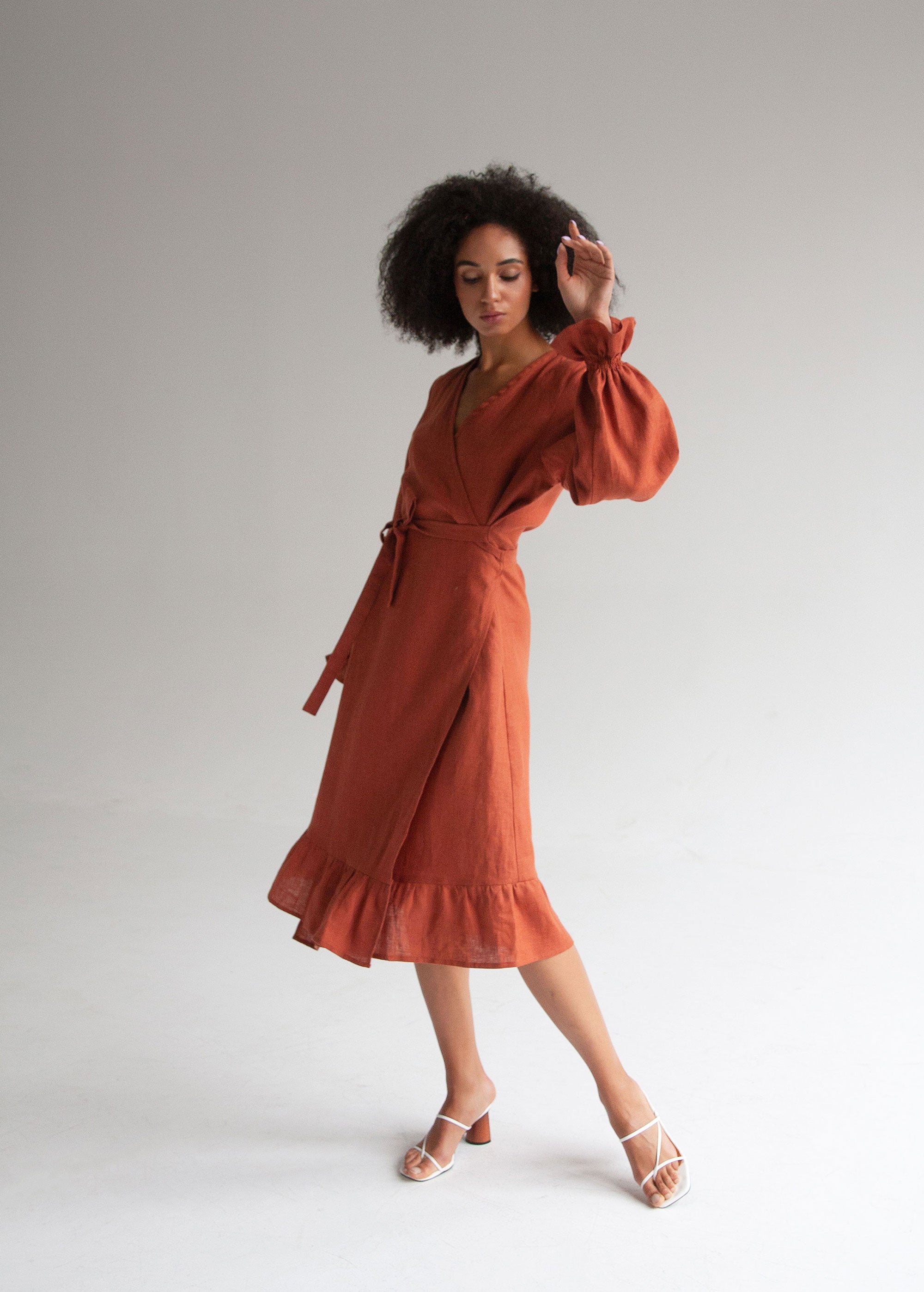 "Jennifer" Robe portefeuille mi-longue en lin orange brûlé