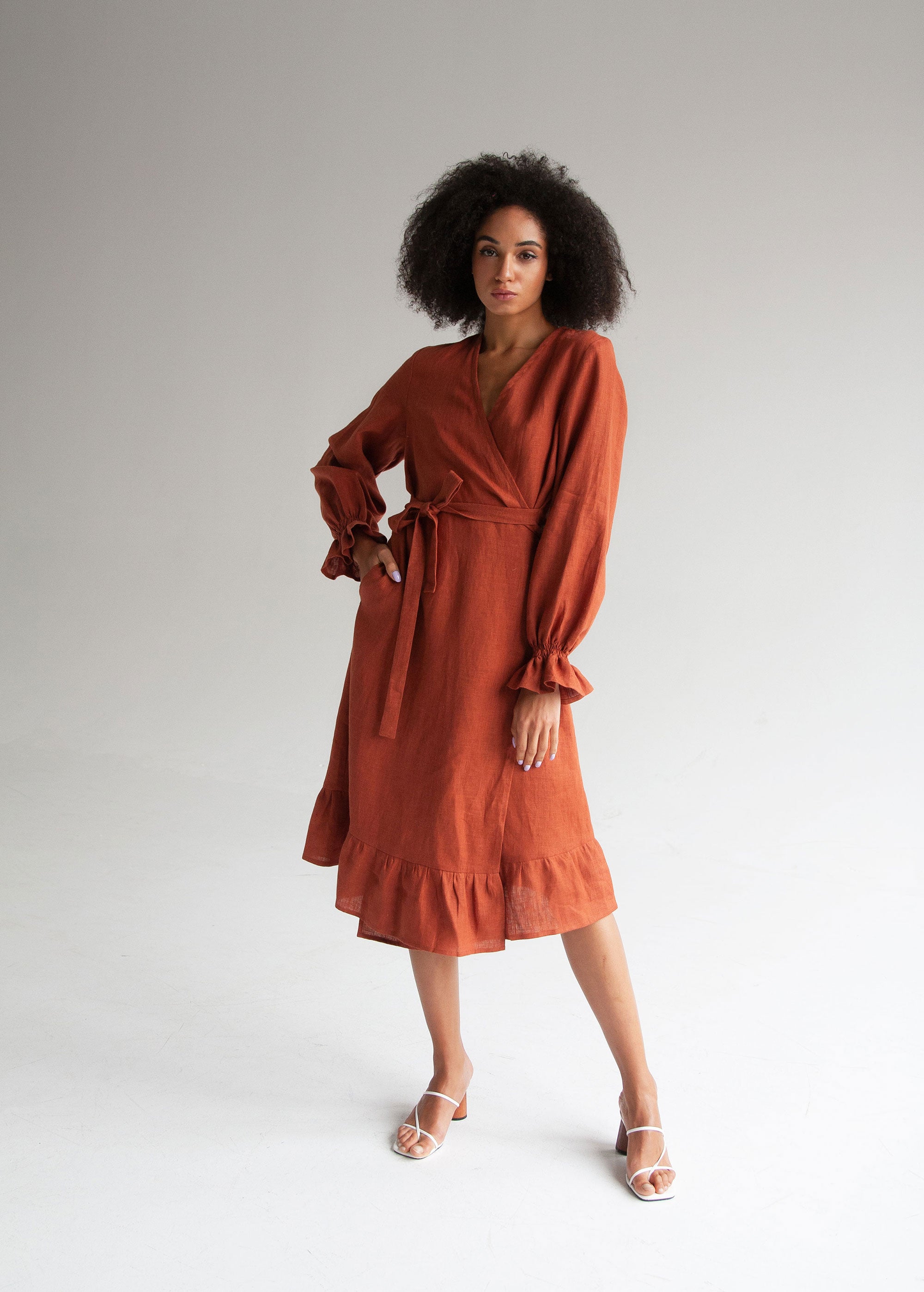 "Jennifer" Robe portefeuille mi-longue en lin orange brûlé