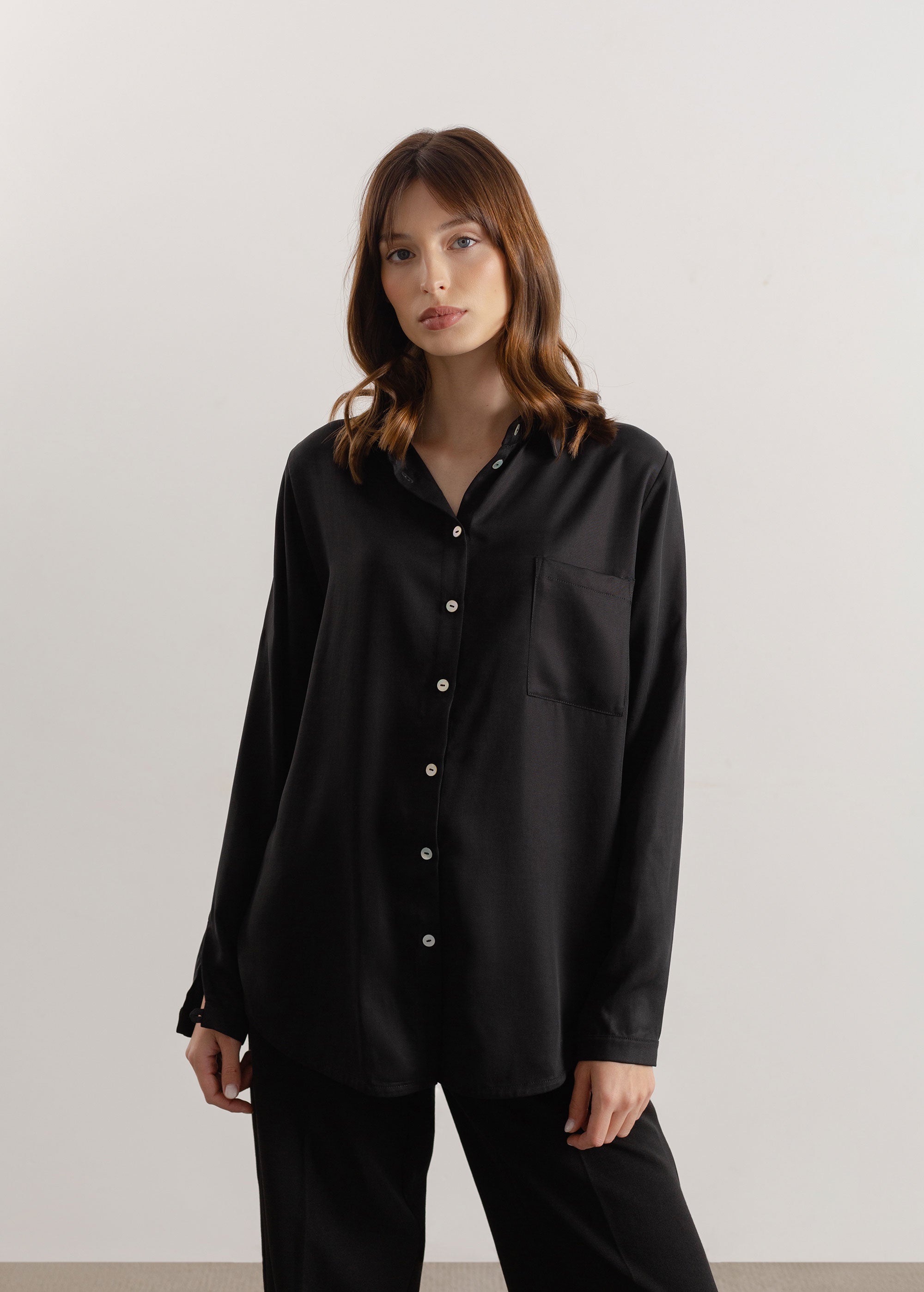 Chemise noire classique