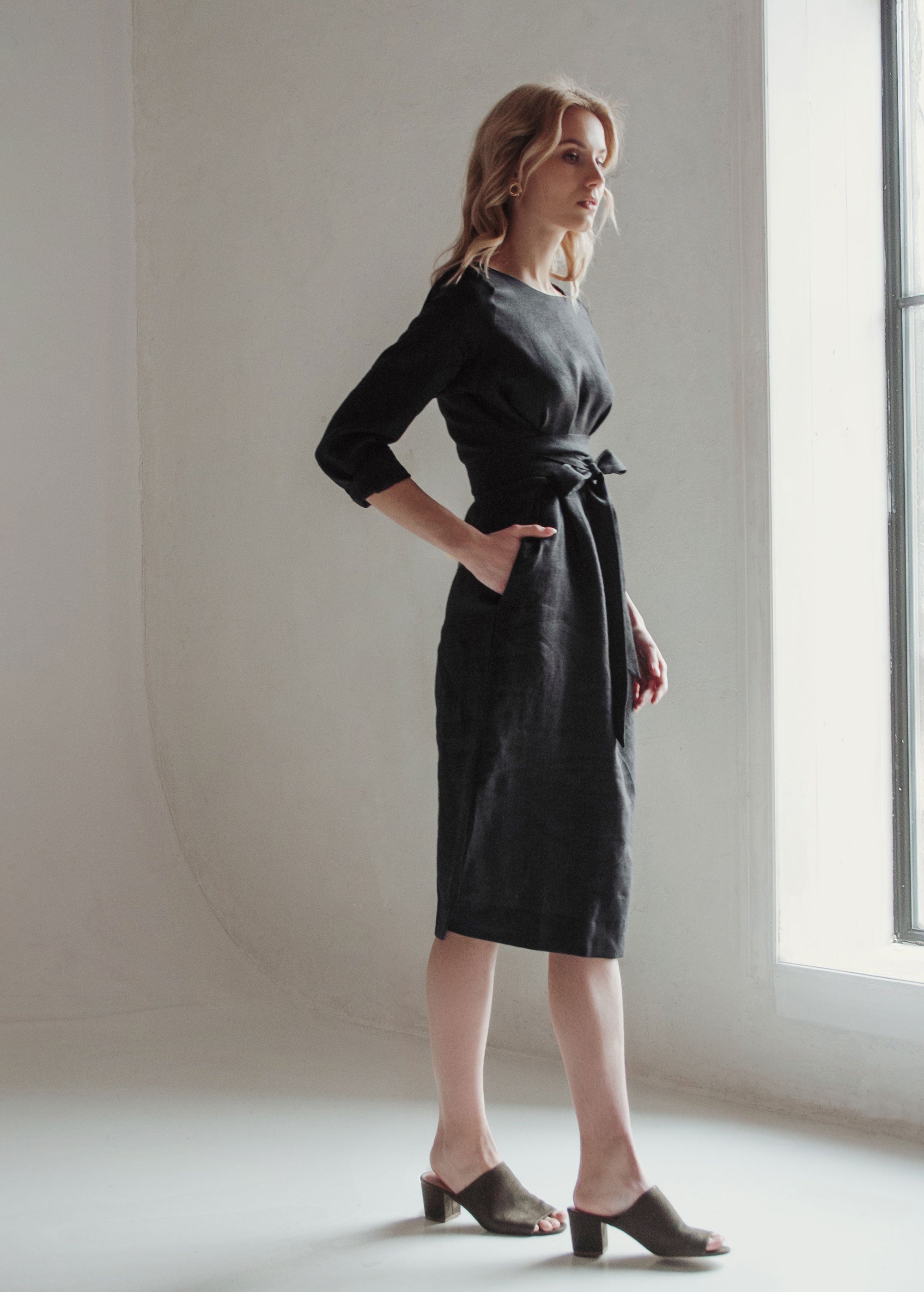 Robe en Lin Noir "Audrey"