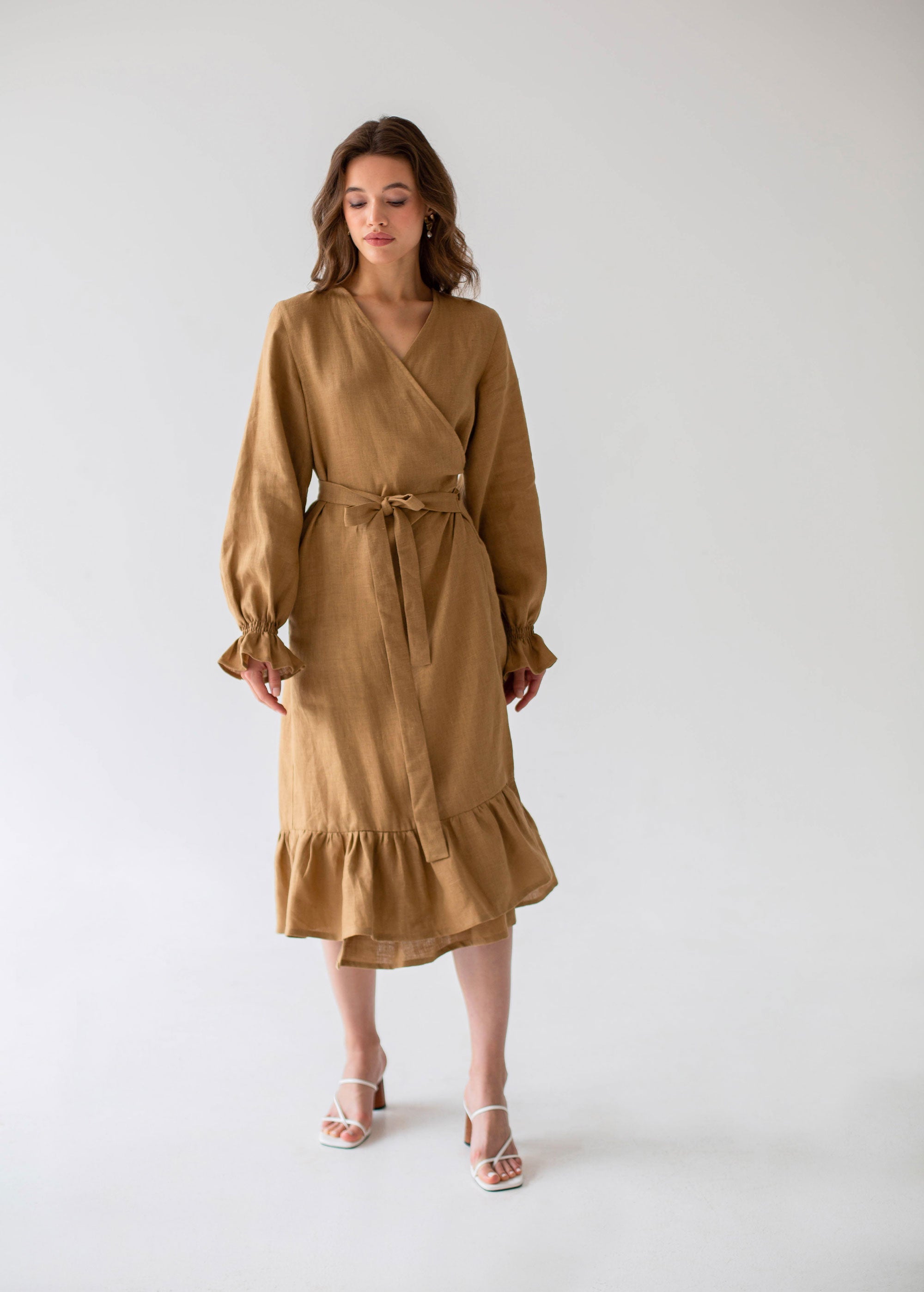 Robe portefeuille mi-longue en lin sable S/M « Jennifer »